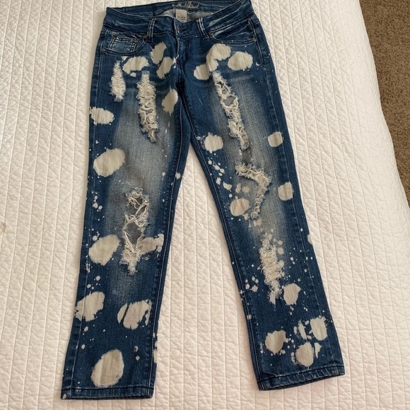 2/$25 Red Rivet Bleached, Destroyed Jeans. Size 1 - Picture 5 of 8
